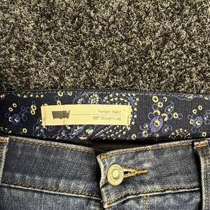 Levi’s Women’s 525 Light Wash Blue Straight Leg Mid Rise 5-Pocket Denim Jean 2